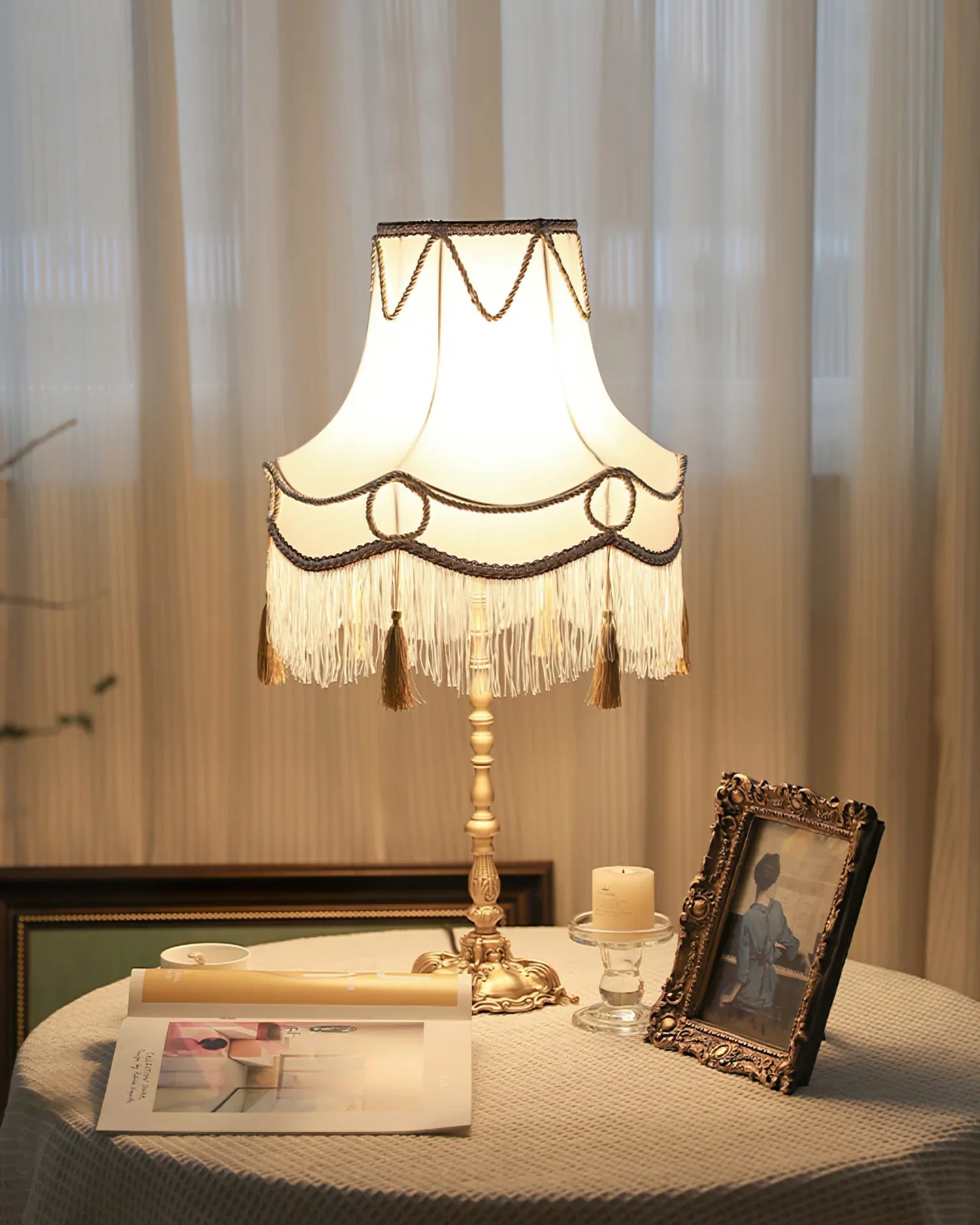 Wiener_Tassel_Table_Lamp_3